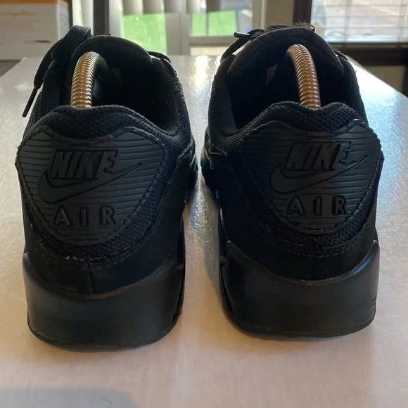 NIKE AIRMAX Men’s Triple Black Sneakers CN8490-003 Size 11.5 US - Picture 3 of 9
